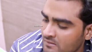 Housekeeper Ne Bhabhi ko Bathroom Me Nahate Nahate Chudai Kari