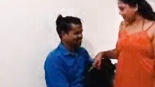 Bra Saler Boy Fucked By Customer Bhabhi