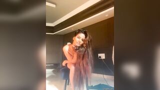 Poonam Pandey Bae striptease