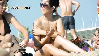 babe Friends Offer a Show with their Love of Nudism