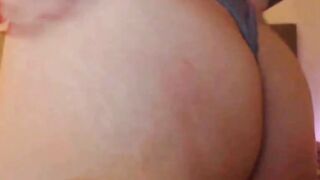 A Gorgeous Body Chick Got Horny On Cam