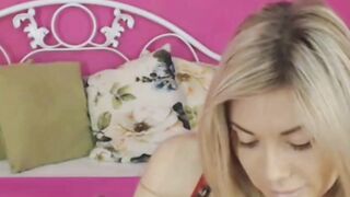 Horny Pretty Babe Loves Masturbation Show