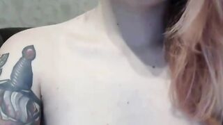 Pretty Blonde Babe Playing Her Cunt On Cam