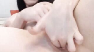 Brunette Amateur Masturbates on Webcam