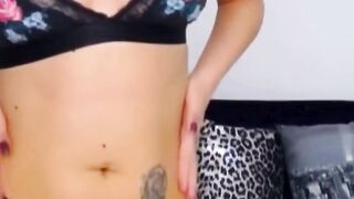 Pretty Blonde Babe Finger Fuck her Pussy