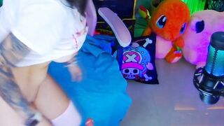 Fit Babe Fucks Her Pussy With Sex Machine