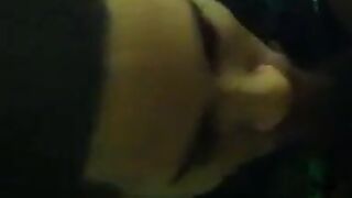 Chupando Rolão no Banheiro - Sexo Oral Amador