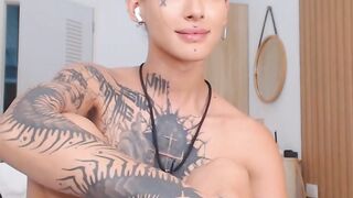 Hot blonde babe gives deepthroat to shemale cock
