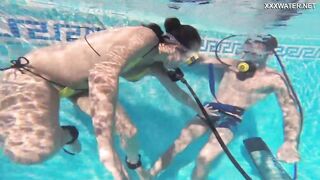 Swimming pool Bae 3-way with orgasms