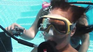 Swimming pool Bae 3-way with orgasms