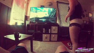 Ich sauge Fick meinen Stiefbruder, wahrend er spielt