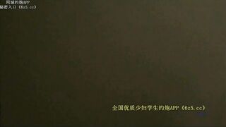 外表清纯美乳漂亮妹子看不出来内心如此放荡肉棒吃的津津有味j8边插自己还边揉阴蒂娇喘说好大好深不要