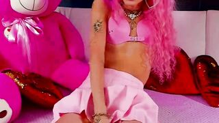 E-girl Tranny Fingering Her Hole In Live
