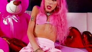 E-girl Tranny Fingering Her Hole In Live