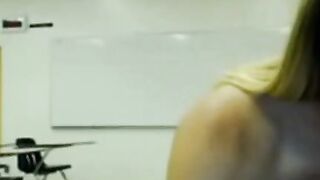 College Girl Masturbates on Webcam