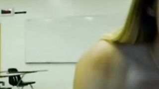 College Girl Masturbates on Webcam