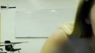 College Girl Masturbates on Webcam
