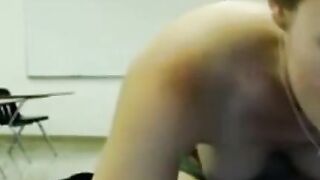 College Girl Masturbates on Webcam