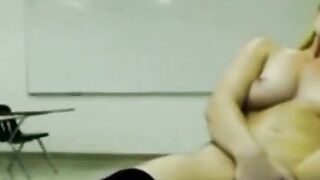 College Girl Masturbates on Webcam