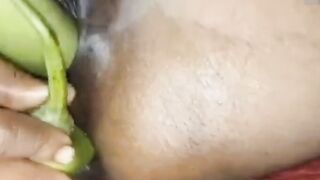 Desi Bhabhi Ne Chuut Me Baigan Dal In Home