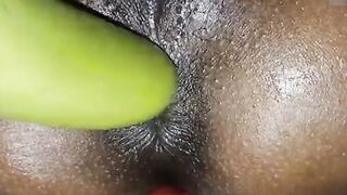 Desi Bhabhi Ne Chuut Me Baigan Dal In Home