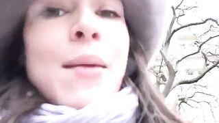 Haarige Muschi der Urlauberin gestopft