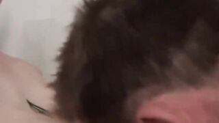 Haarige Muschi der Urlauberin gestopft