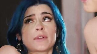Kenna James and Jewelz Blu give the waiter a