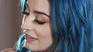 Kenna James and Jewelz Blu give the waiter a