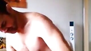 Osos amateurs follando duro en la cama