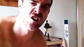 Osos amateurs follando duro en la cama