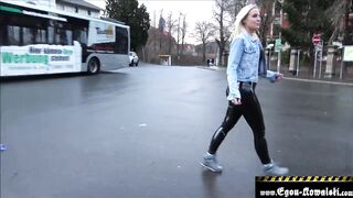 Ihren prallen Latexarsch vollgespritzt-Spermawalk