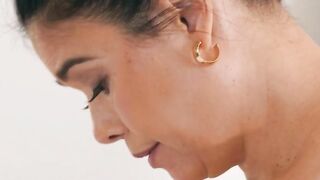 MODERN-DAY SINS - Caring milf Professor Dana Vespoli Offer A Helping Hand To Injured Schoolgirl