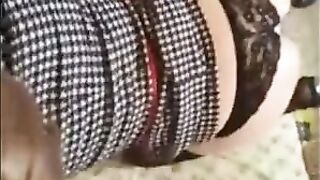 Une jeune brunette francaise baise pour la premiere fois a 18 ans