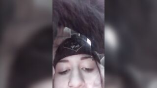 arabada sevgilisine amini yalatiyor ve bunu da yayinliyor