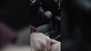 arabada sevgilisine amini yalatiyor ve bunu da yayinliyor