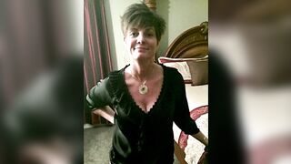 GODDESS milf Carol gets nude