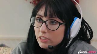 Daphne Dare - Gamer women