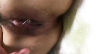 Japanese Women squirts on her finger bang as she masturbates