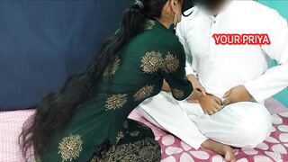 दर्जी ने प्रिया की चूत चोद-चोद कर लाल कर दी | साफ