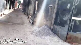 Peguei minha empregada de bobeira e tentamos fuder mais minha mulher chegou