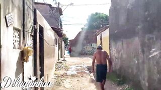 Peguei minha empregada de bobeira e tentamos fuder mais minha mulher chegou