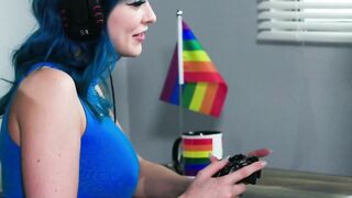 GIRLSWAY - Vulgar Charly Summer Helps Her Gamer Roommate Jewelz Blu to Focus by Eating Her Vagina