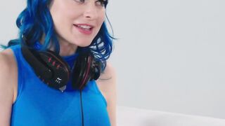 GIRLSWAY - Vulgar Charly Summer Helps Her Gamer Roommate Jewelz Blu to Focus by Eating Her Vagina