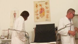 Specialist doctors heal a women with cum
