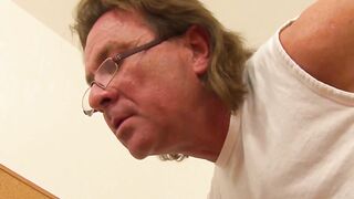 Specialist doctors heal a women with cum