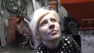 German hoe goes around giving oral sex