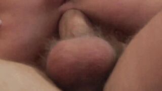 Amateur lovers fucking on the couch