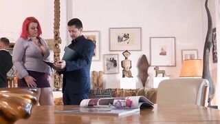 Fat bimbo gets museum inspected