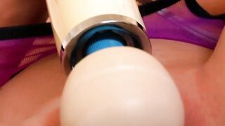Sensual beauty vibrating her cunny